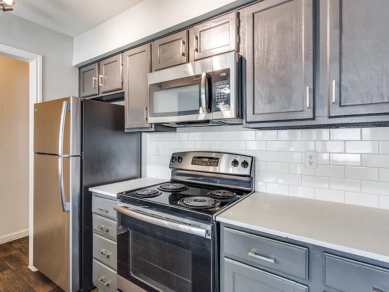 Maxwell Apartments — Photo 22