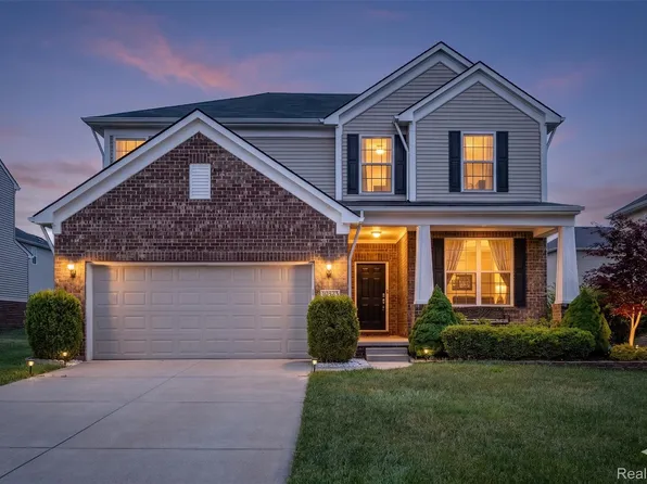29926 Autumn Gold Dr, New Hudson, MI 48165