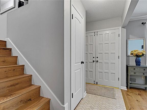 3rd image of 6666 Lowell Dr