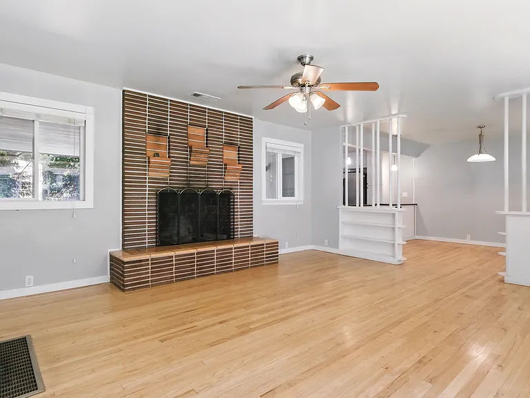 1385 Martin Ln — Photo 6