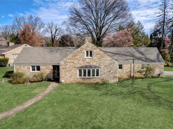 821 Ridgeview Dr, Pittsburgh, PA 15228