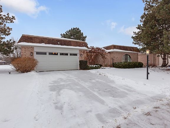 3rd image of 232 Arrowwood Dr