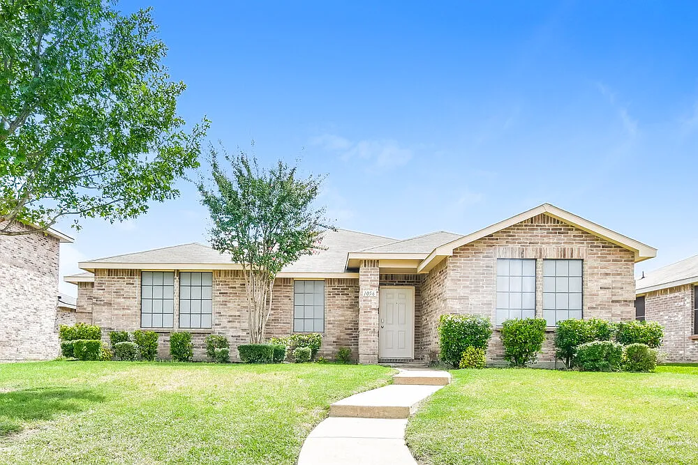 3 bed, 2.0 bath, 1811 sqft, $2,250 — Photo 1