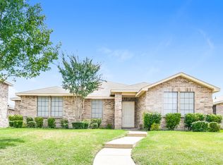 1056 Bumble Bee Dr, Lancaster, TX 75134
