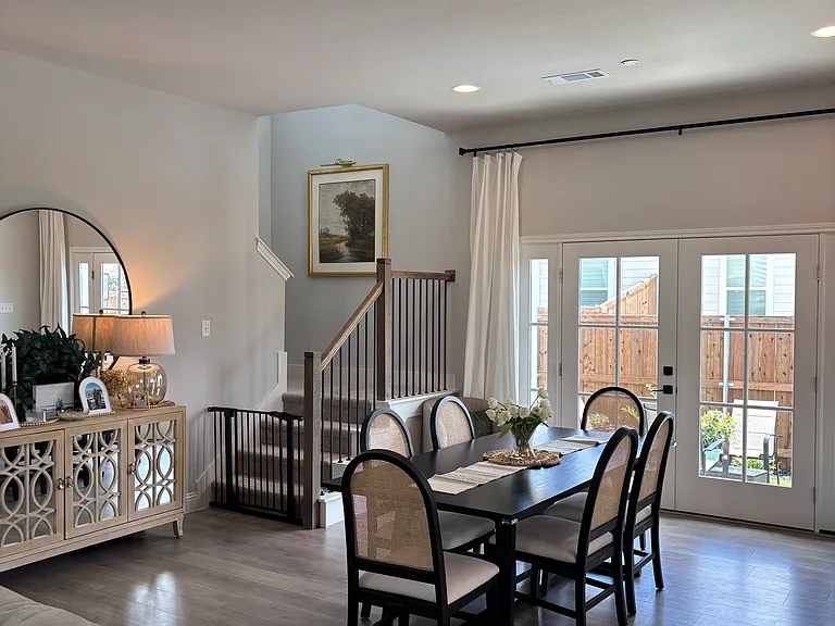 6668 Windfall Dr — Photo 2
