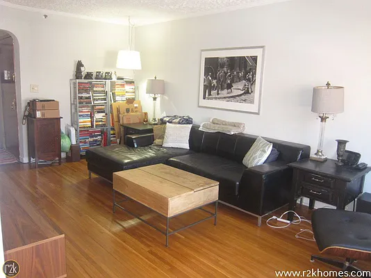 Rented by Realty 2000 Corp | media 1
