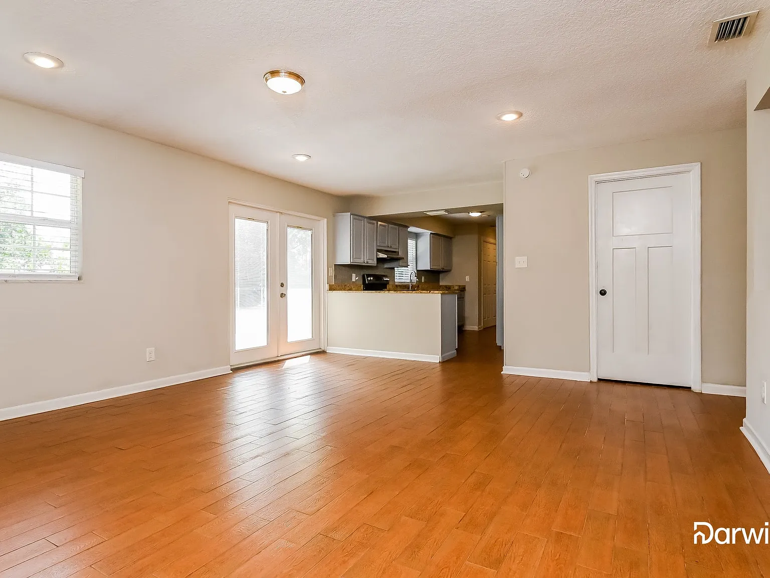 3 bed, 2.0 bath, 1646 sqft, $2,085 — Photo 4