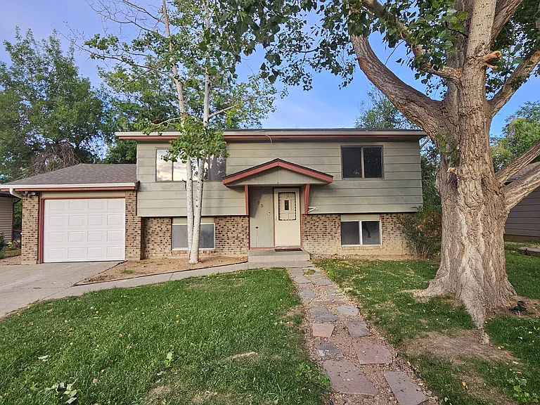 425 Cedar Ave — Photo 1