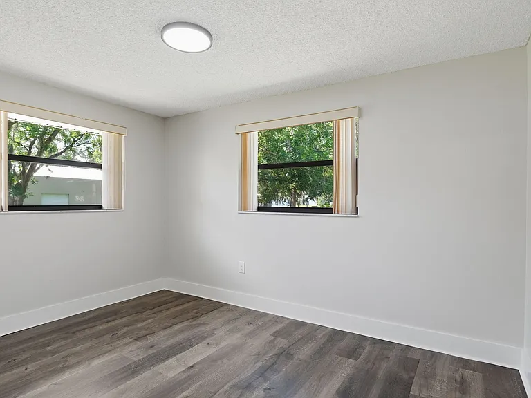 512 Monroe Ave — Photo 17