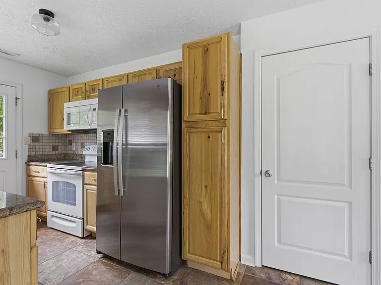 123 Vivian Dr — Photo 6