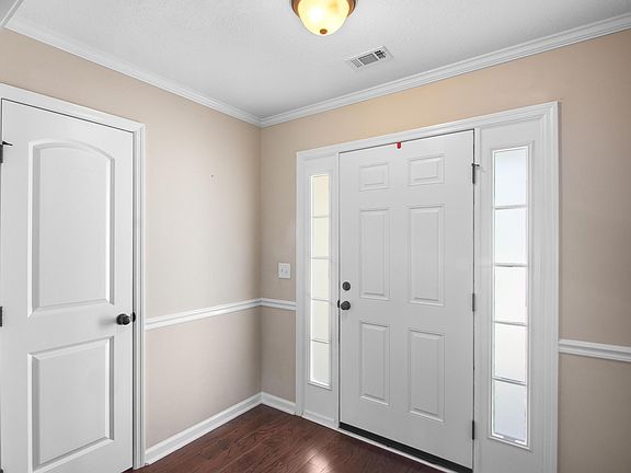 3rd image of 5041 Fairmont Dr