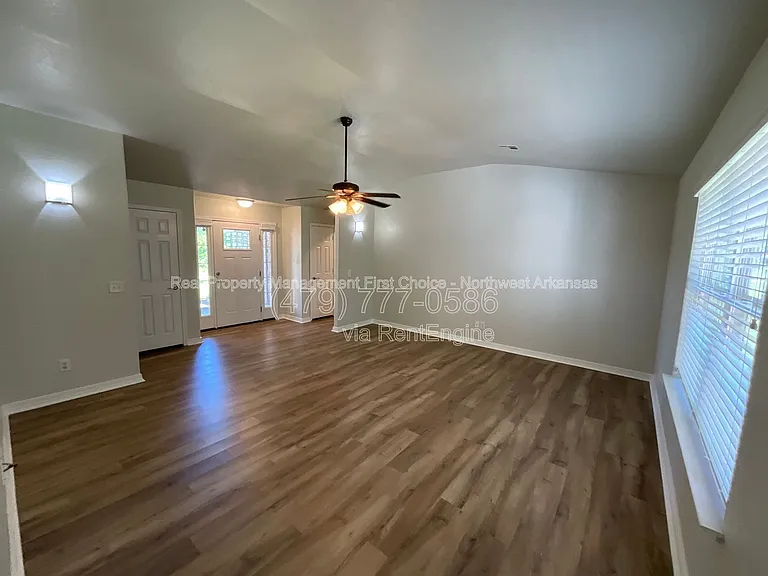 1 Lathrop Ln — Photo 2