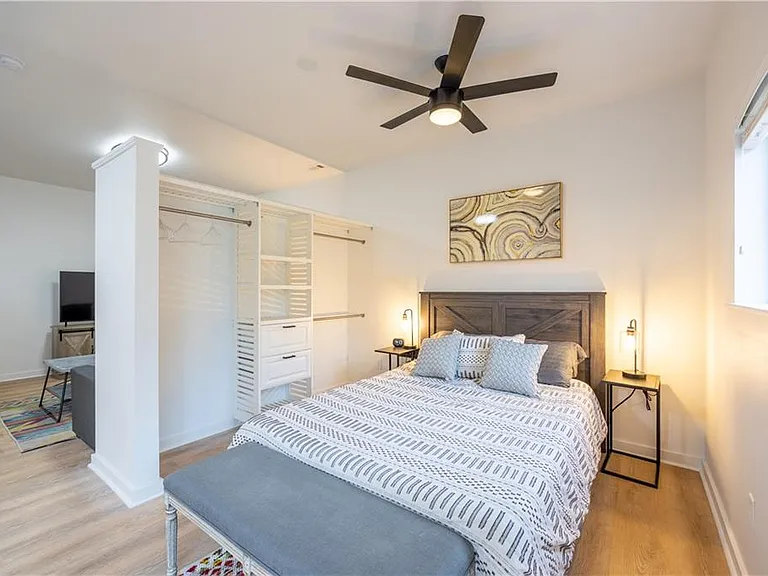 302 SW 6th St #22 — Photo 6