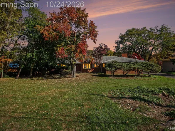 28632 Herndonwood Dr, Farmington Hills, MI 48334