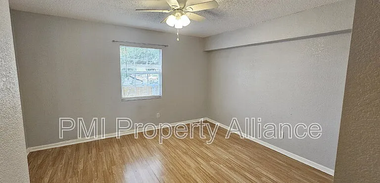 302 Lewfield Cir — Photo 6