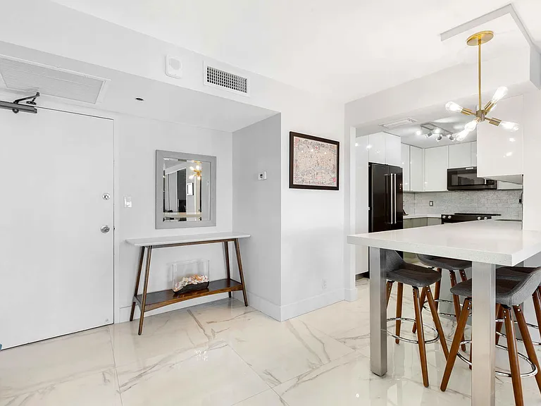 6039 Collins Ave #1527 — Photo 9