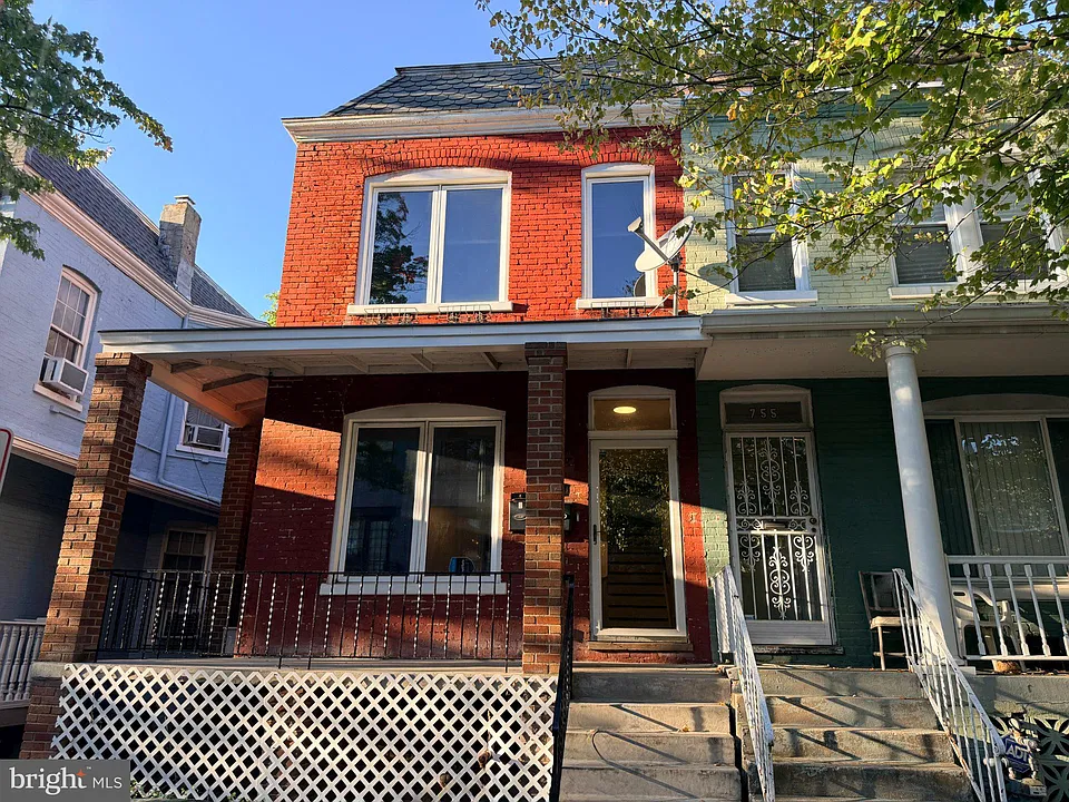 757 Girard St NW