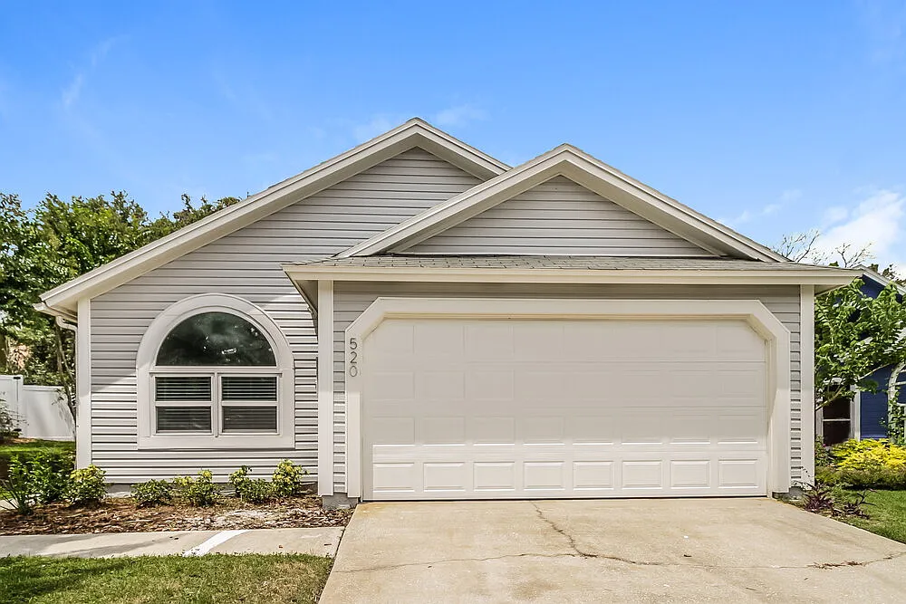 3 bed, 2.0 bath, 1483 sqft, $2,270 — Photo 1