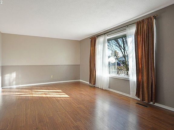 5th image of 4623 Indigo St NE