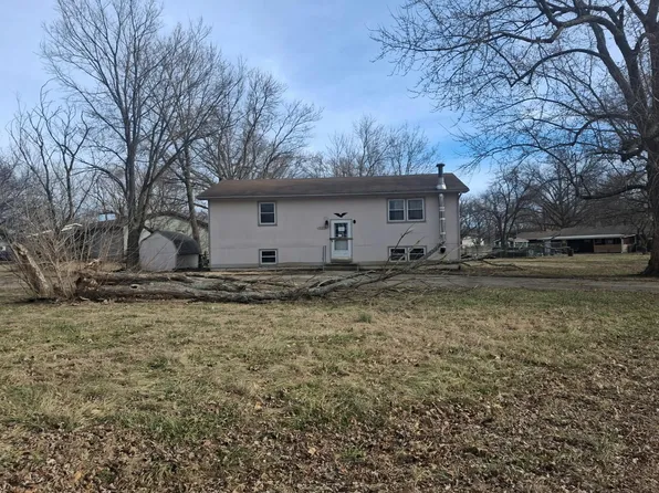 333 Osborn St, Carbondale, KS 66414