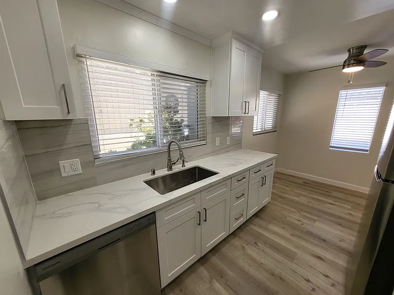 Reynard Canyon Apartments — Photo 9