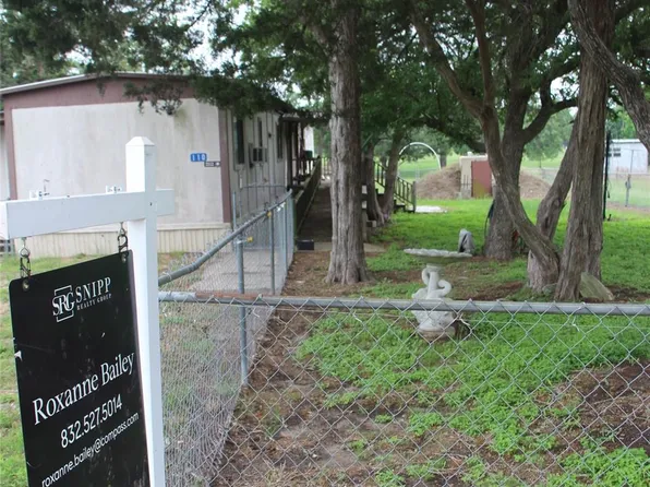 110 Concho Trl, La Grange, TX 78945