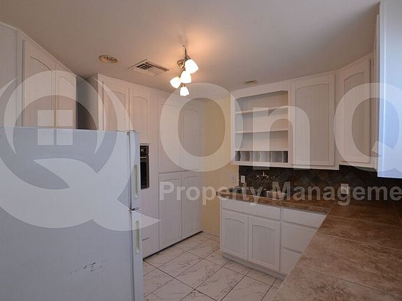 4th image of 3004 W Solano Dr N