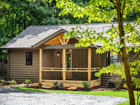 570 Cabin Trl, Blue Ridge, GA 30513