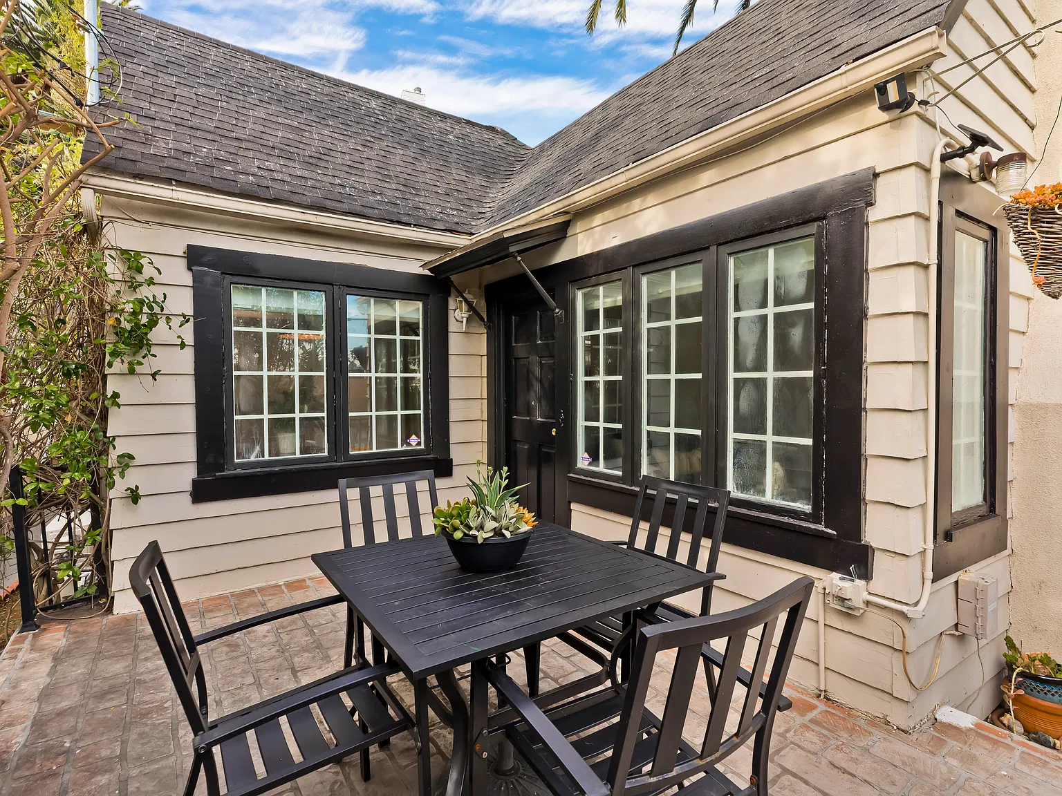 2 bed, 800 sqft, $5,825 — Photo 3