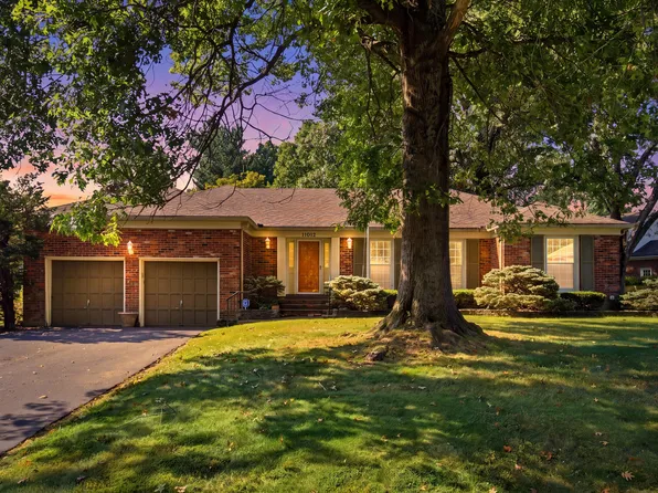 11012 Finchley Rd, Douglass Hills, KY 40243