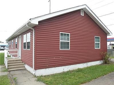 East side of the building. There are 4 spots of parking on this side of the property.