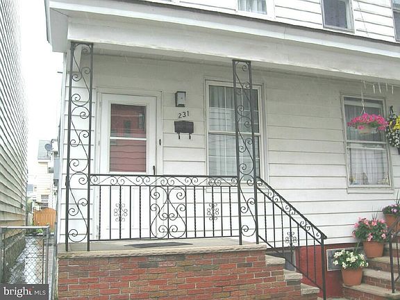 2nd image of 231 N Diamond St