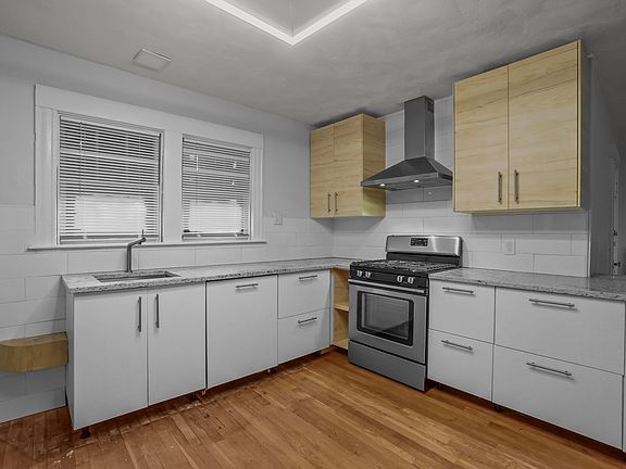 2nd image of 71 Taft Ave #2