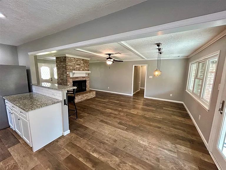 3319 Meadowcreek Dr — Photo 4