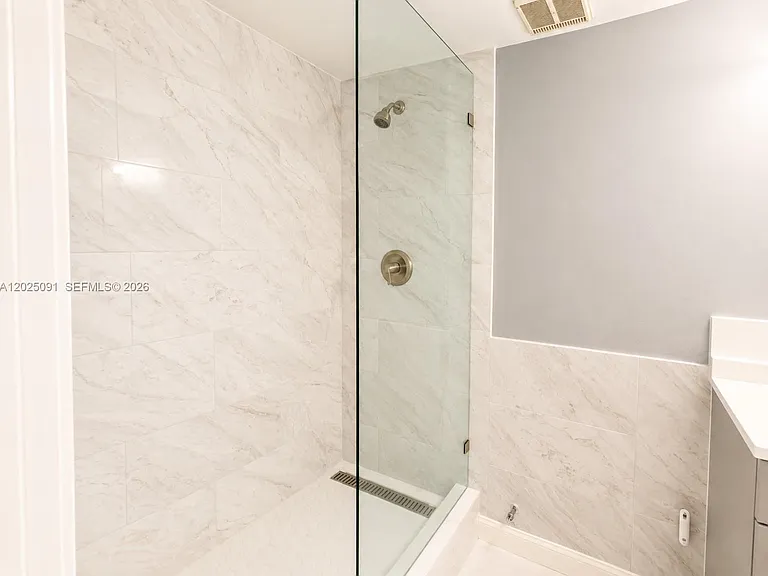 7601 E Treasure Dr #622 — Photo 16
