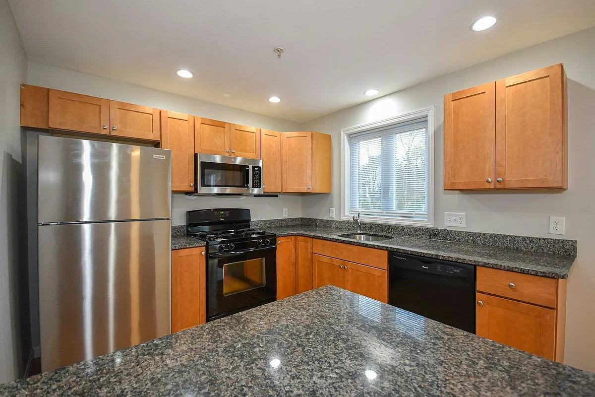Jefferson Court — Photo 1