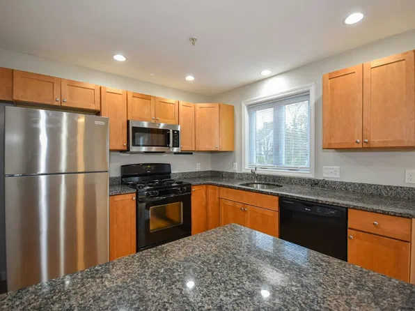 Jefferson Court, 1 Jefferson Dr #14, Dover, NH 03820