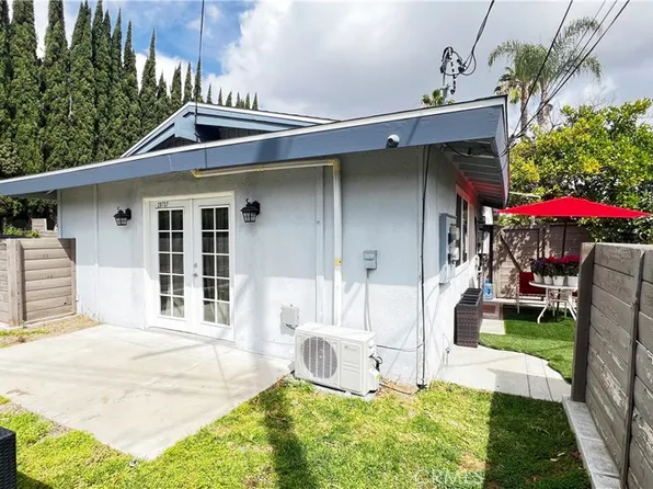 20737 Tiara St, Woodland Hills, CA 91367