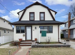 18 Exeter Ave, Lynbrook, NY 11563