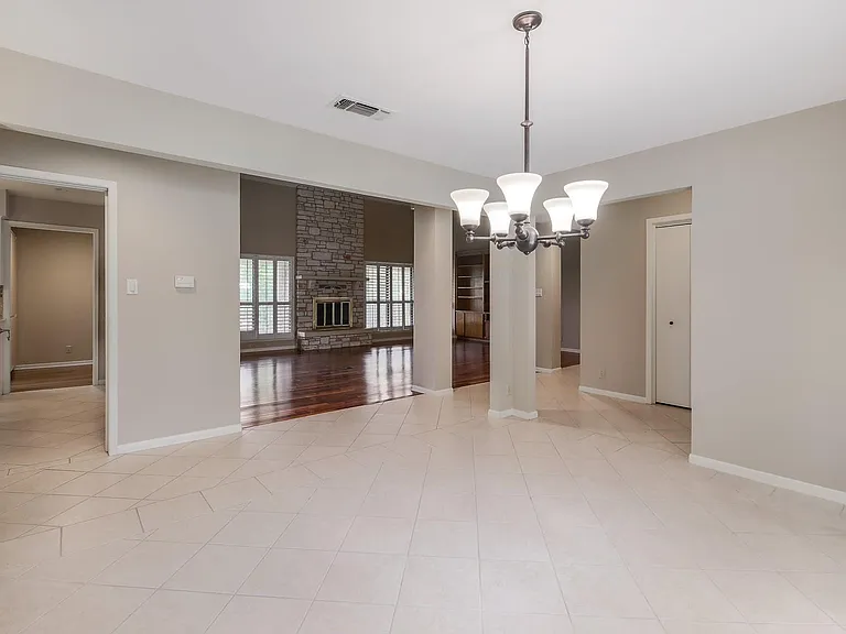 6200 Rain Creek Pkwy — Photo 11