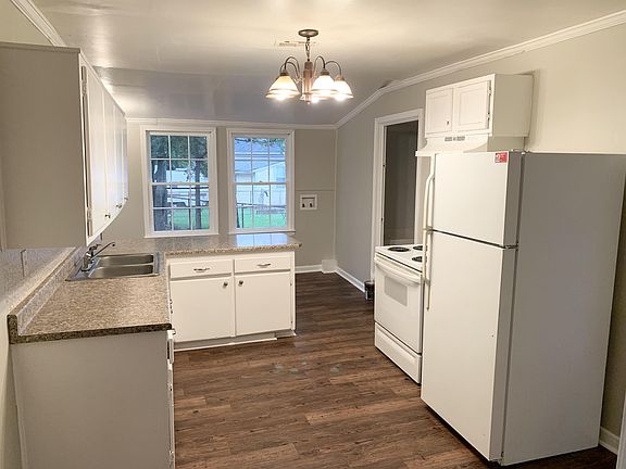 2nd image of 203 Hammett St
