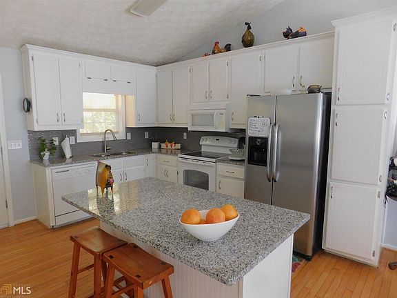 2nd image of 3942 Edgebrook Dr #38