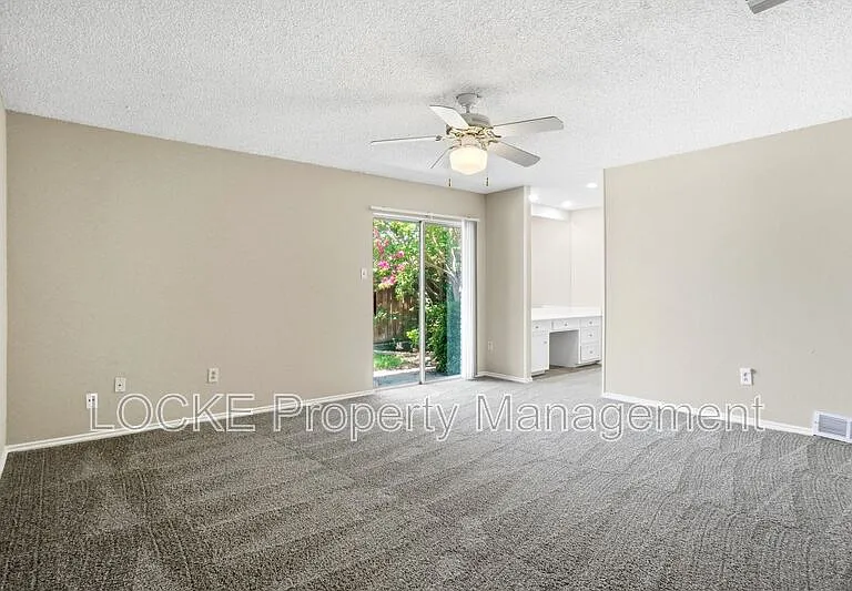 4917 Ledgestone Dr — Photo 10