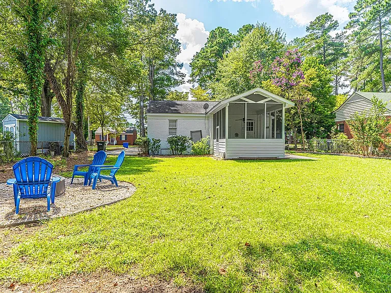 804 Calvin Cir — Photo 25
