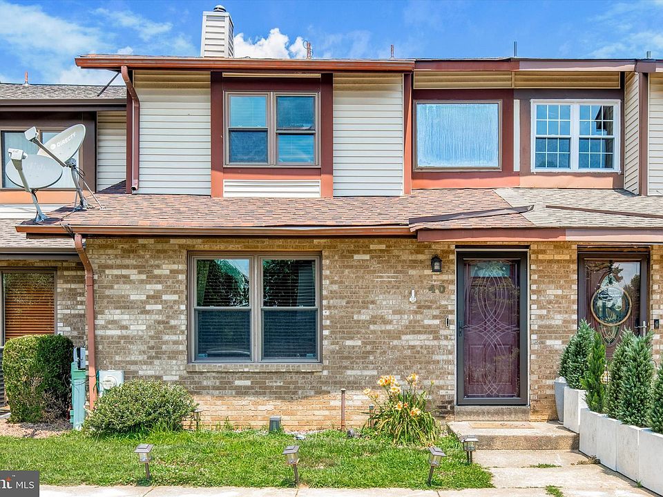 1st image of 40 Bohemia Dr