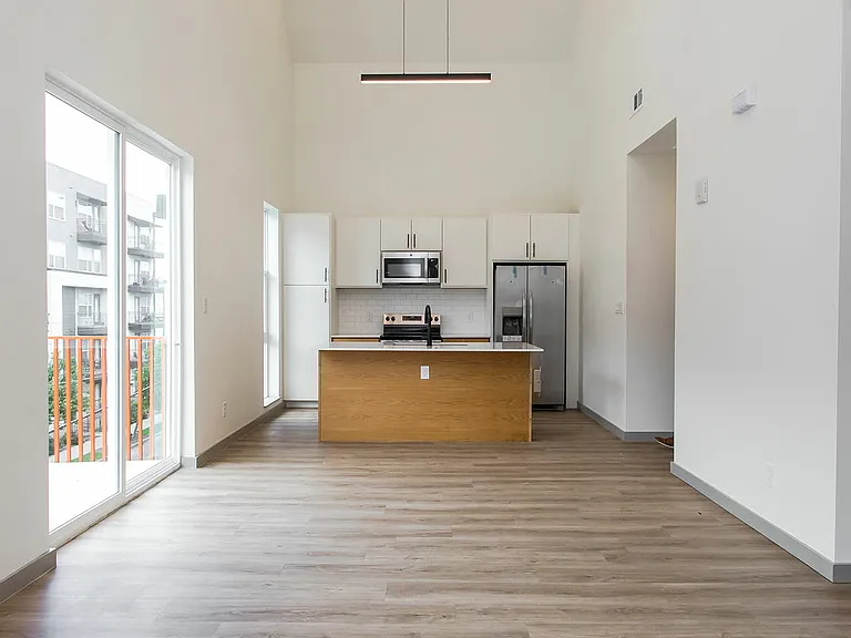4001 Roseland Ave — Photo 9