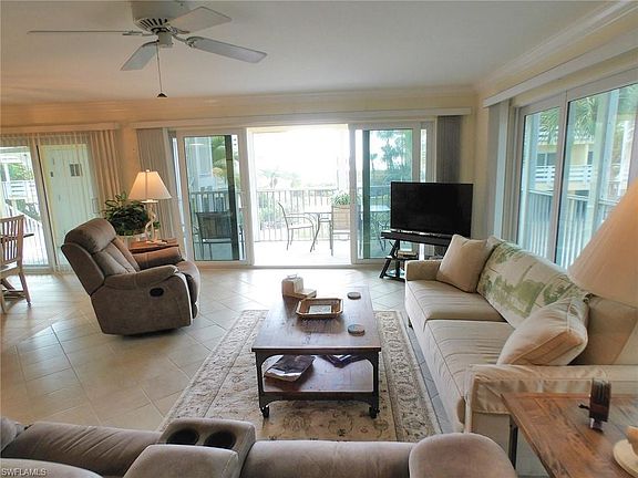 4th image of 585 E Gulf Dr Unit A1