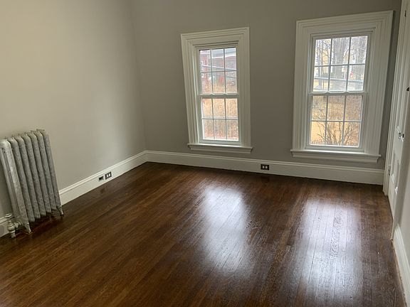 4th image of 16 Mount Vernon St