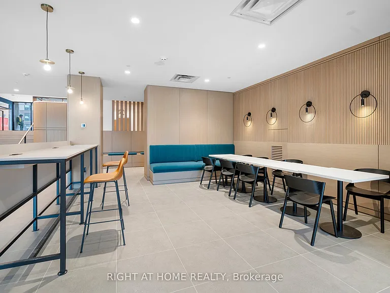 7950 Bathurst St #1424 — Photo 25