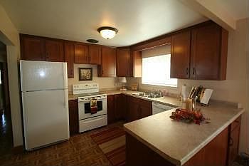 5th image of 905 Langlade Ave